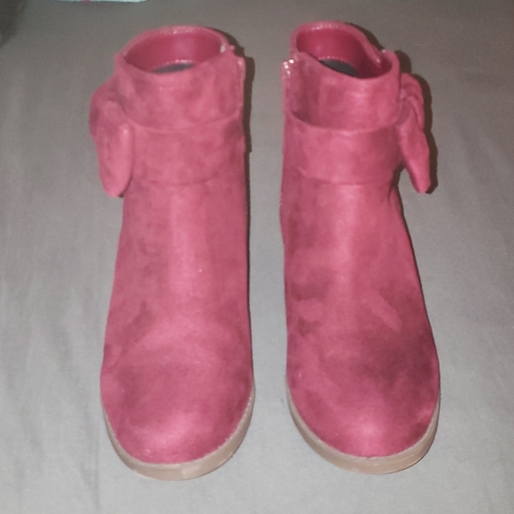 NEW Children's Place  booties - Picture 2 of 4